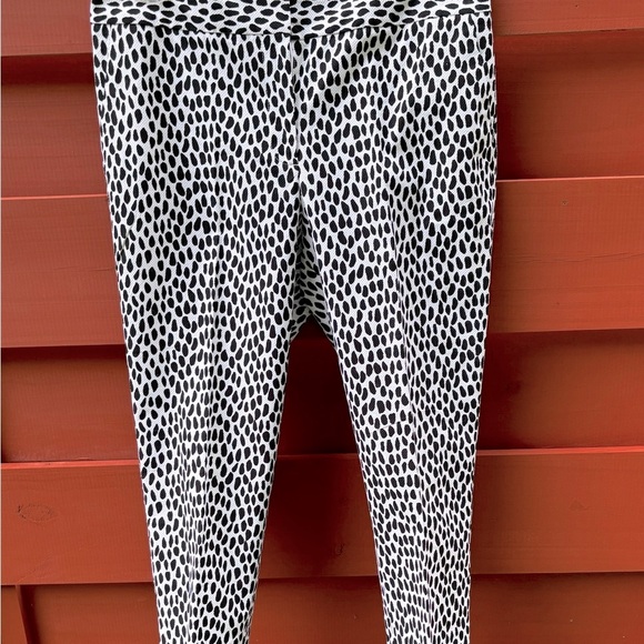 Talbots Black & White Pique Crops, Size 12P - Picture 8 of 8